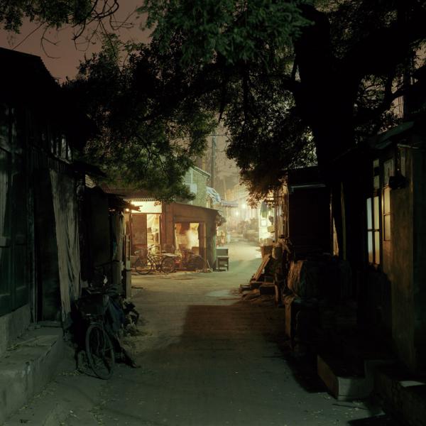 Hutong #04, 2004. “Beijing, theatre of the people” series